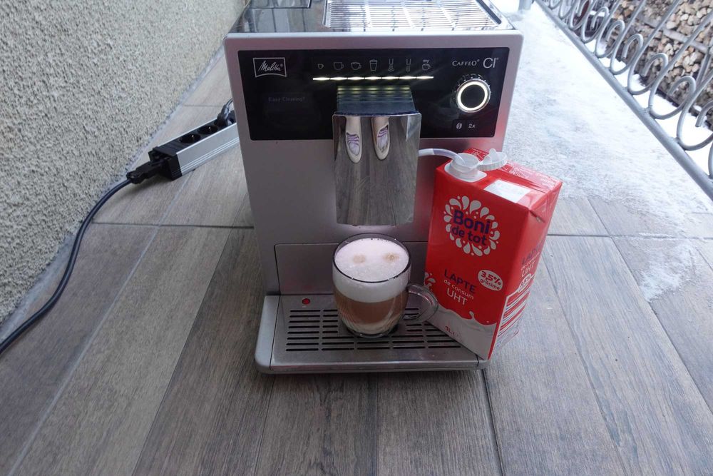 Melitta Caffeo CI cu functia cappuccino stil italian si latte macchiato