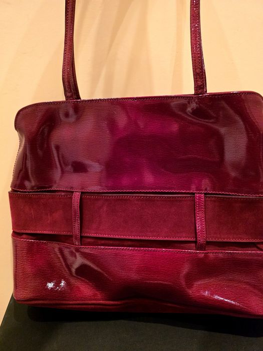 Geanta roșie lucioasa