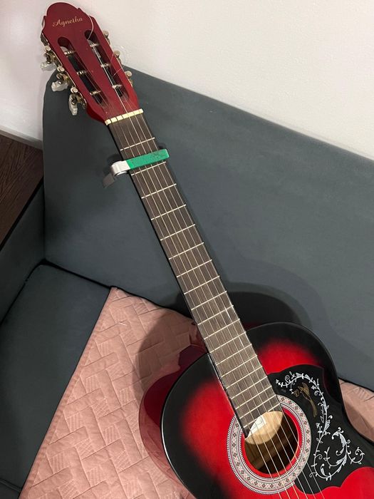 гитара Aghetha красного цвета