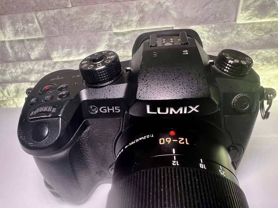 Panasonic GH5 със обектив Panasonic Leika 12-60