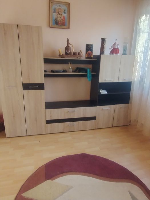 Mobila living in stare bună