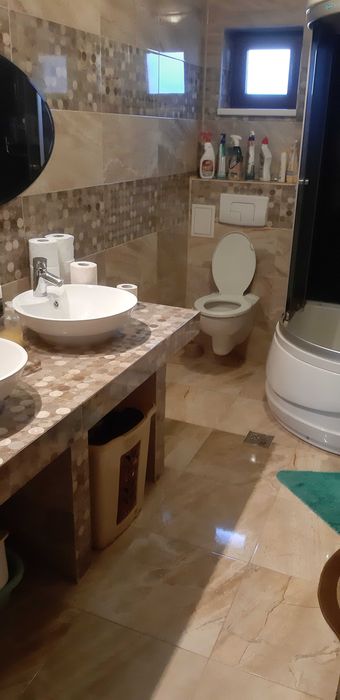 Casa de vanzare cu gradina.