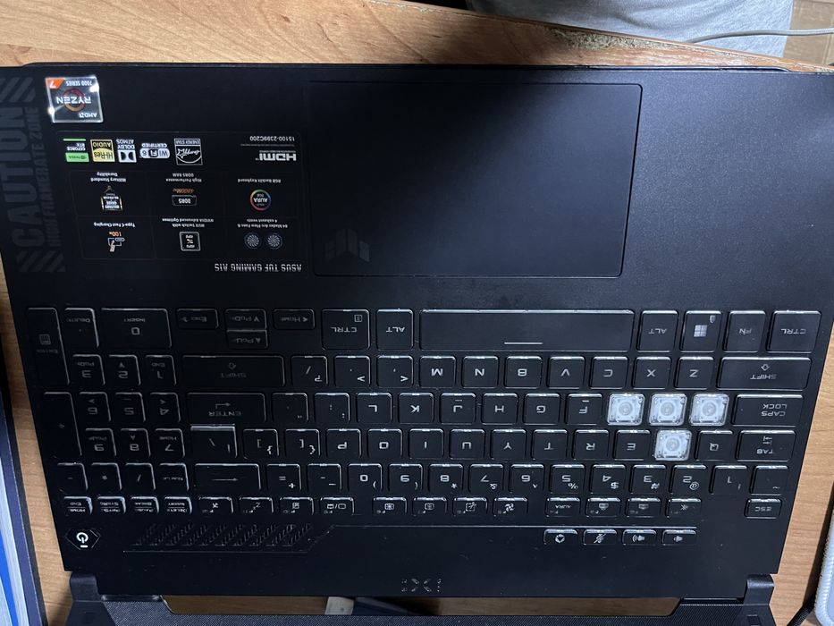 Продам ноутбук asus r7 4060 в подарок мышка и наушники