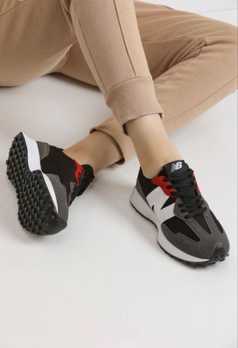 New Balance 327.