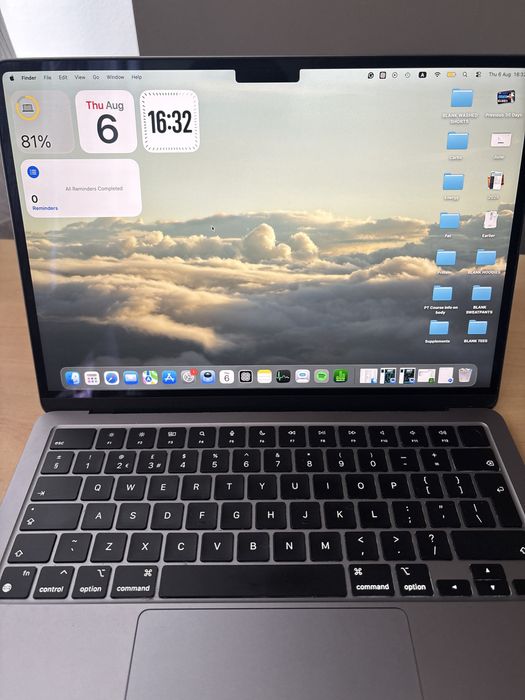 MacBook Air M3 2024