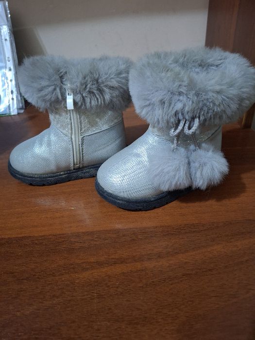 Продаётся детские сапоги