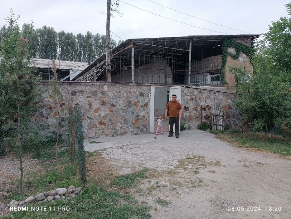 Yer sotiladi laylak maxallada