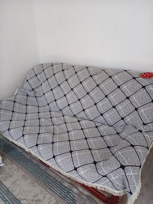 Продам  диван и два кресла