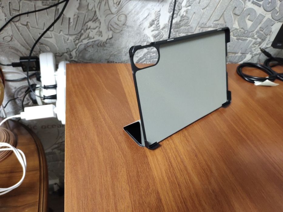 Продам чехол и защитное стекло