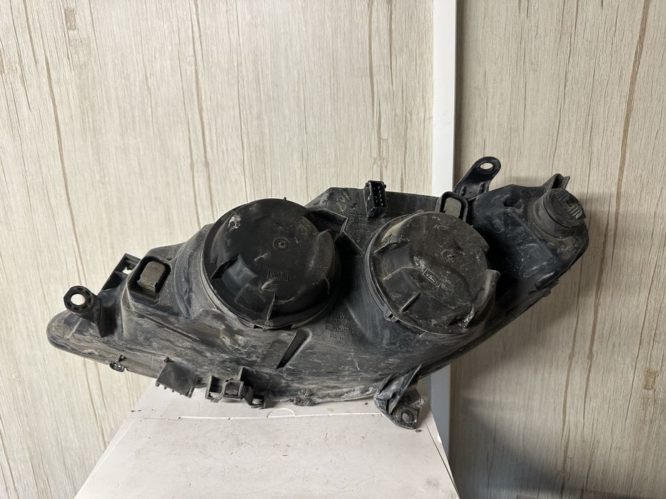 Фар десен Пежо 307