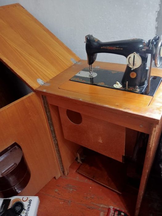 Продаётся швейная машинка