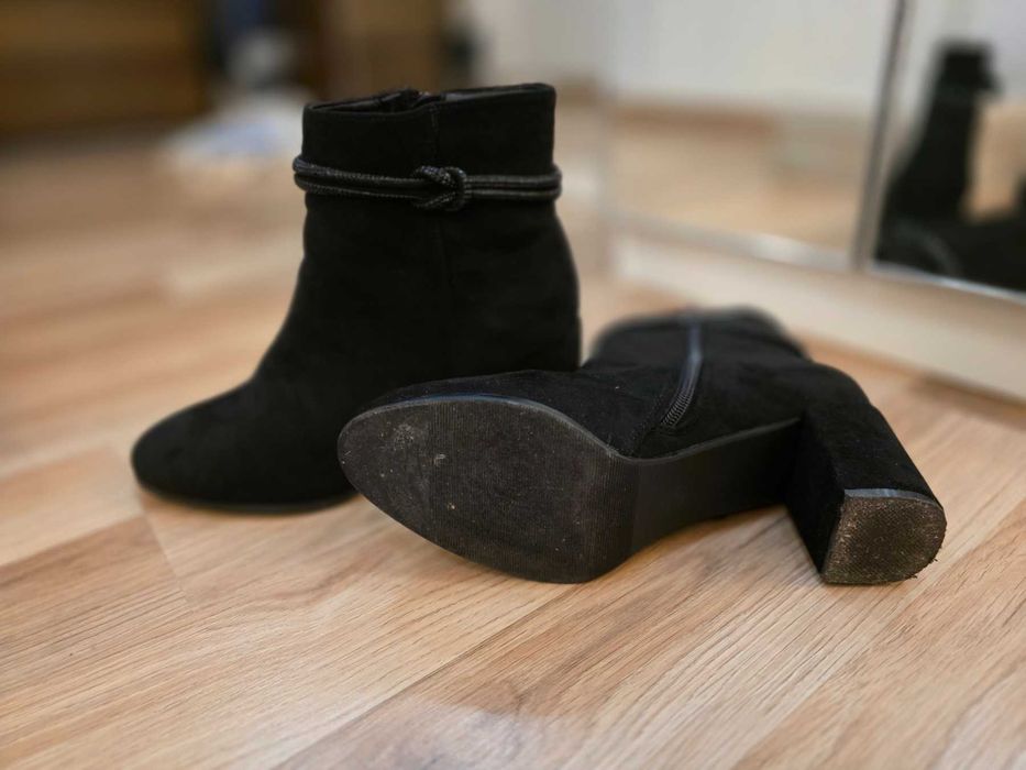 Дамски боти с висок ток