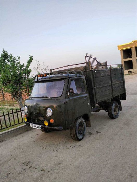Uaz moshinasi sotiladi