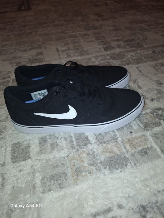 Adidasi Nike noi 43