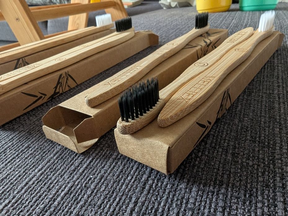 7 броя бамбукови четки за зъби