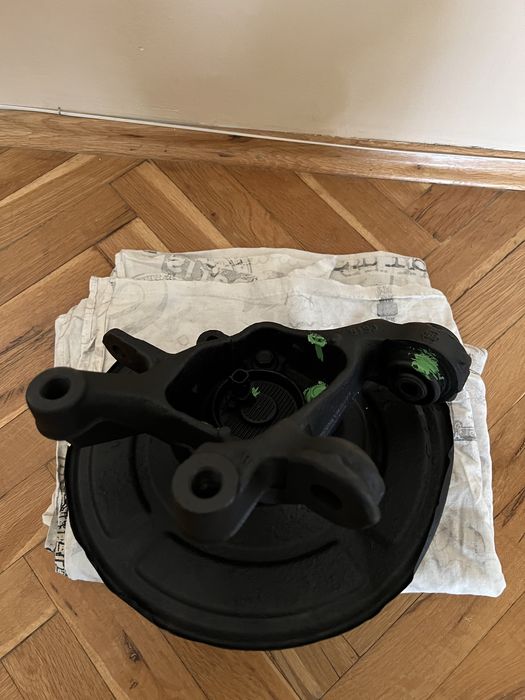 Заден десен шенкел Тойота Аурис 2014-2018 г.