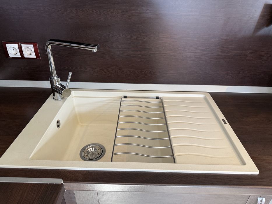 Мивка със смесител