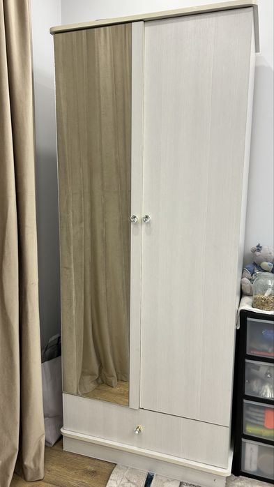 Продам белый шкаф б/у