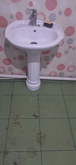 Продам водонагреватель Ariston и раковину