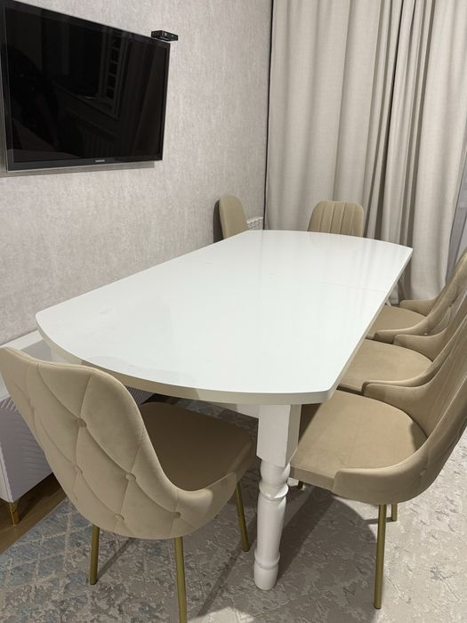 Удлиняющийся обеденный стол