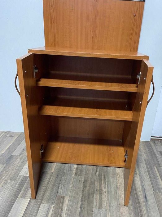 Dulap cu oglinda si pantofar; Dulap cu rafturi pentru depozitare
