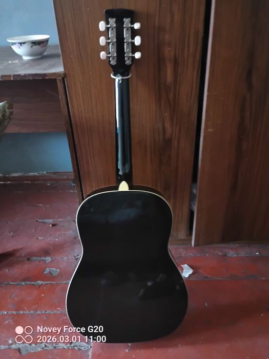 Veston gitara qora rangli aybi yoq ideal garantya bor