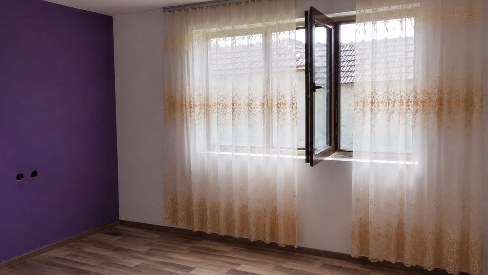Vând casă P+1 în satul Văcărești, județul Teleorman, la doar 5 minute de municipiul Roșiori de Vede.