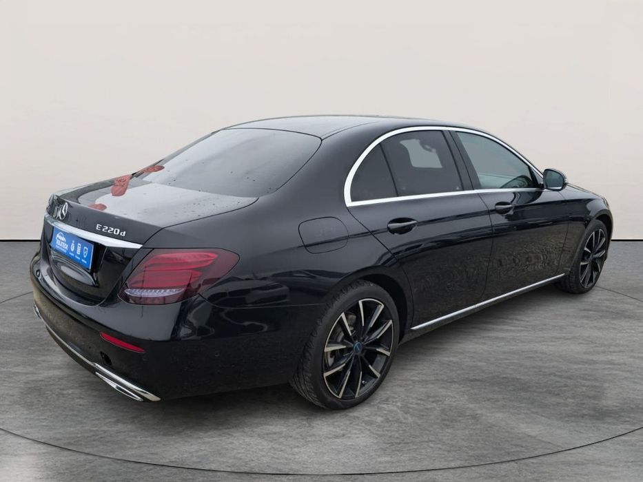 Mercedes-Benz E Mercedes Benz E 220D 4MATIC ( 4x4 )