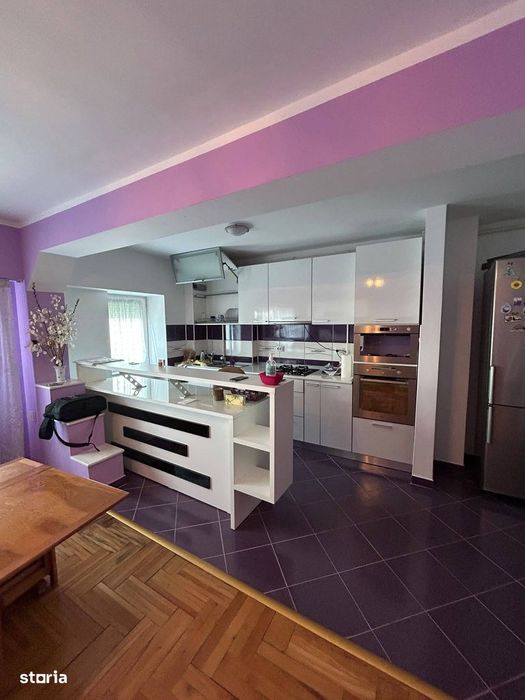 De vanzare apartament cu 3 camere, situat ultracentral, zona Primariei