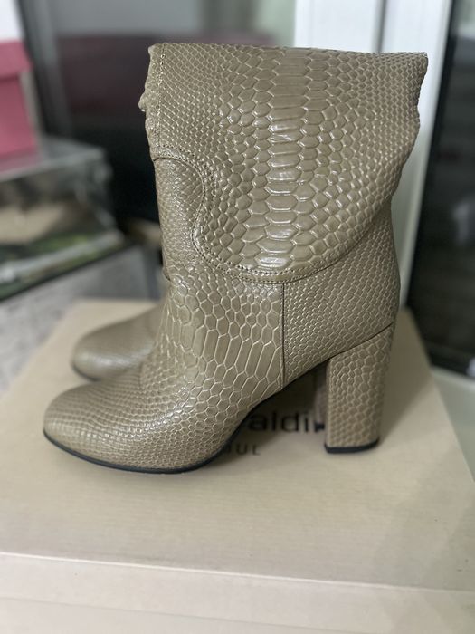 Продаются осенние сапоги