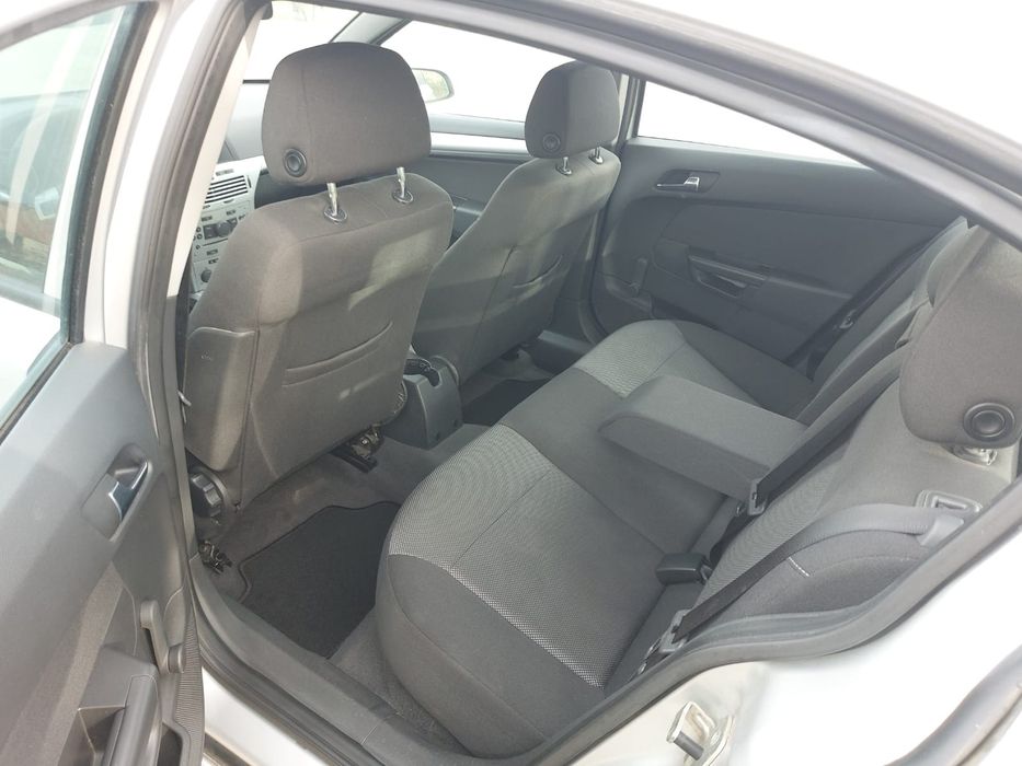 Opel Astra H Sedan 1.6 benzina 162000km