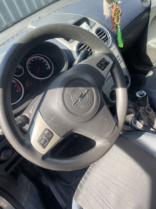 Opel corsa pe benzina