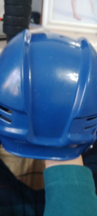 Подам хоккейный шлем bauer FM2500M