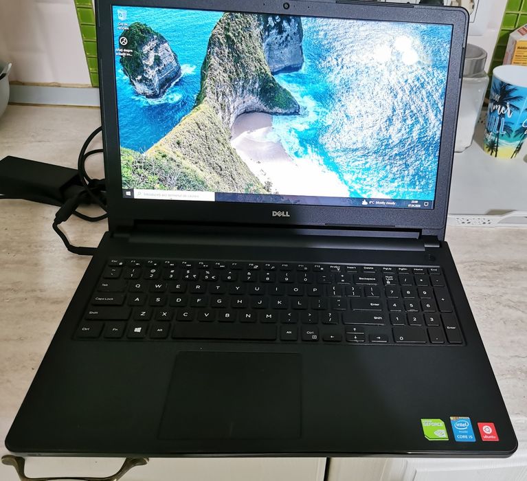 Laptop Dell Inspiron 5558 i5-5200U 2.20 Ghz Broadwell 8GBRam HDD 1TB video 4 GB Nvidia GeForce 920M windows 10