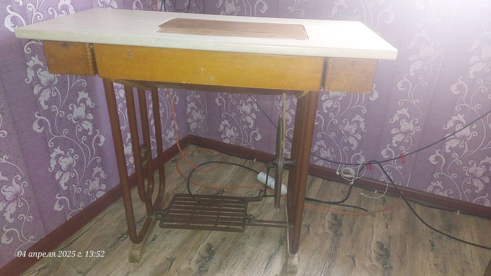 Ножная швейная машинка