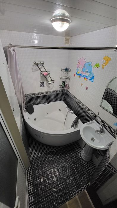 Продал  2 комнотная квартира Чиланзарский район 20А кварт