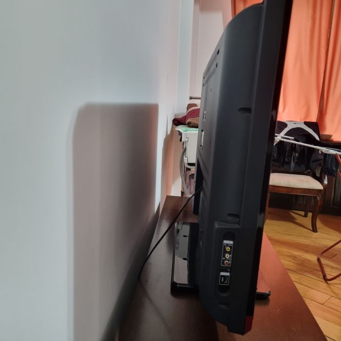 Продаю два телевизора (б/у) Sony и Hitachi