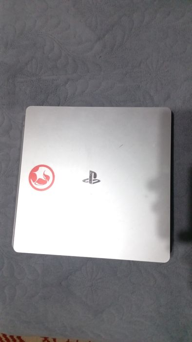 Vând sau schimb cu diverse ps4 slim!