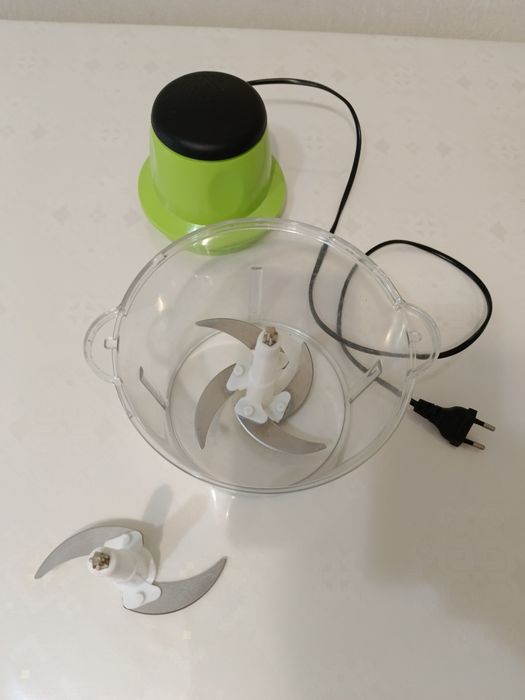 Продам блендер измельчитель