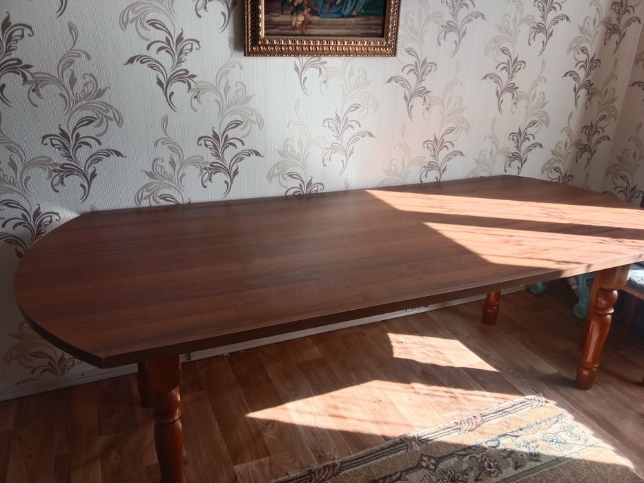 Стол в хорошем состоянии
