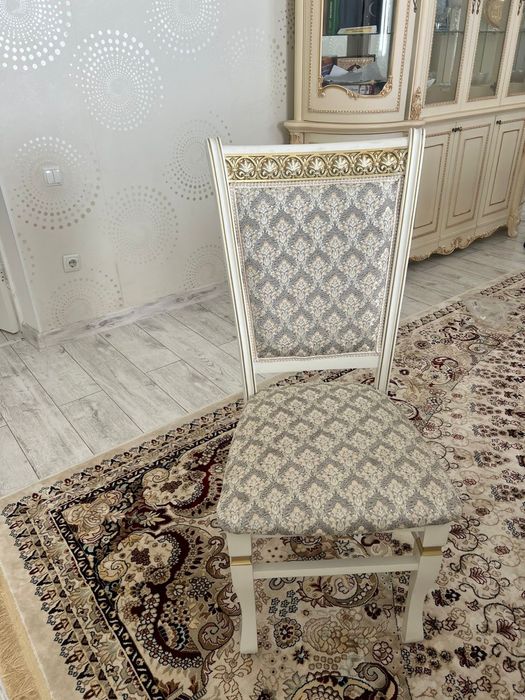 Продам стол и стулья