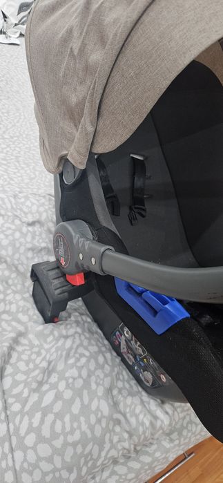 Scaun auto pentru  bebeluș