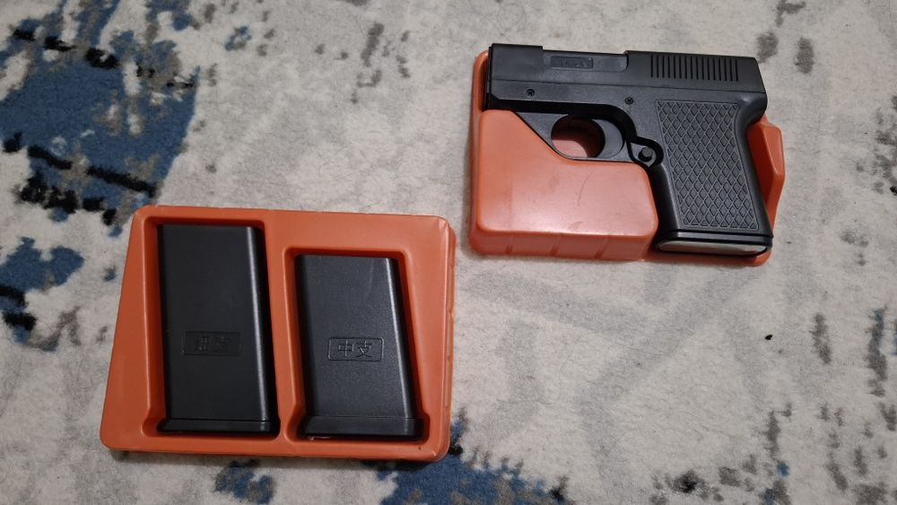 Портсигар + зажигалка писолет куринишда