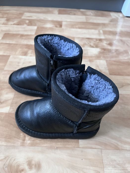 Продам угги детские