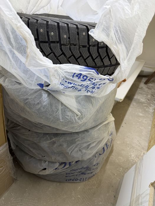 Продам шины шипованные R17