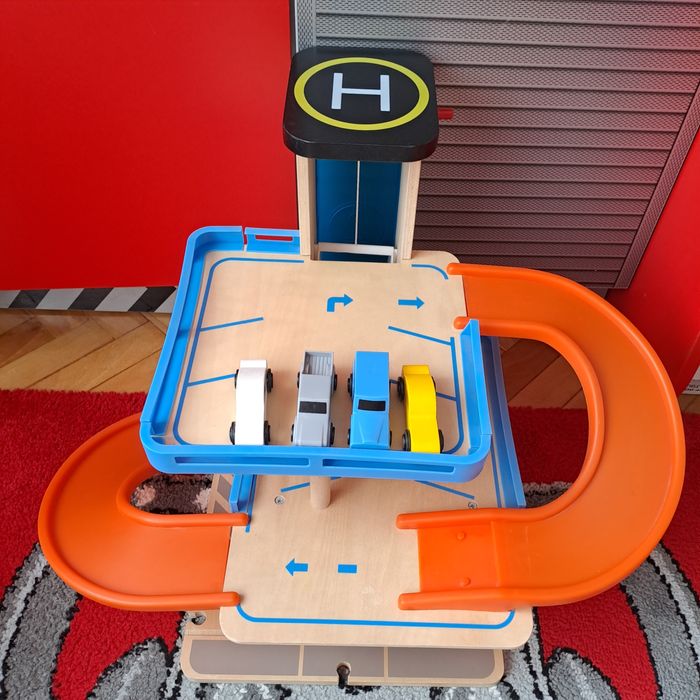 Set mașinuțe cu parcare și lift