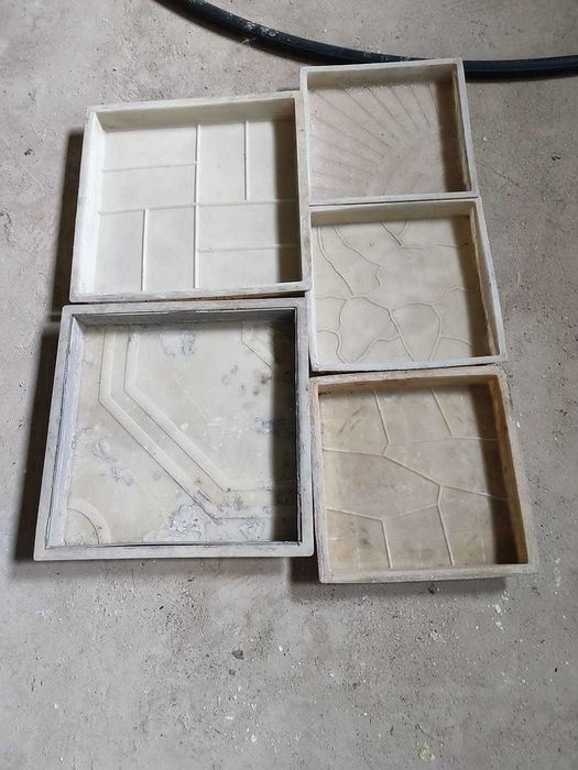 Пластмасови калъпи за бетонови изделия, вибрац. маса, 2 трансформатора