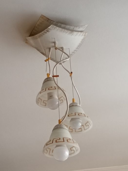 Продам люстру б/у