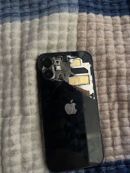Iphone 12 с заменеными деталями