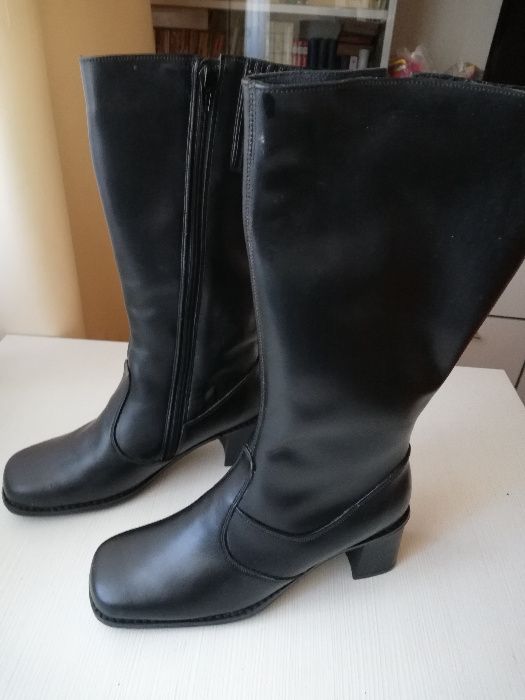 Cizme NOI negre blana cu toc 38 (26 cm)